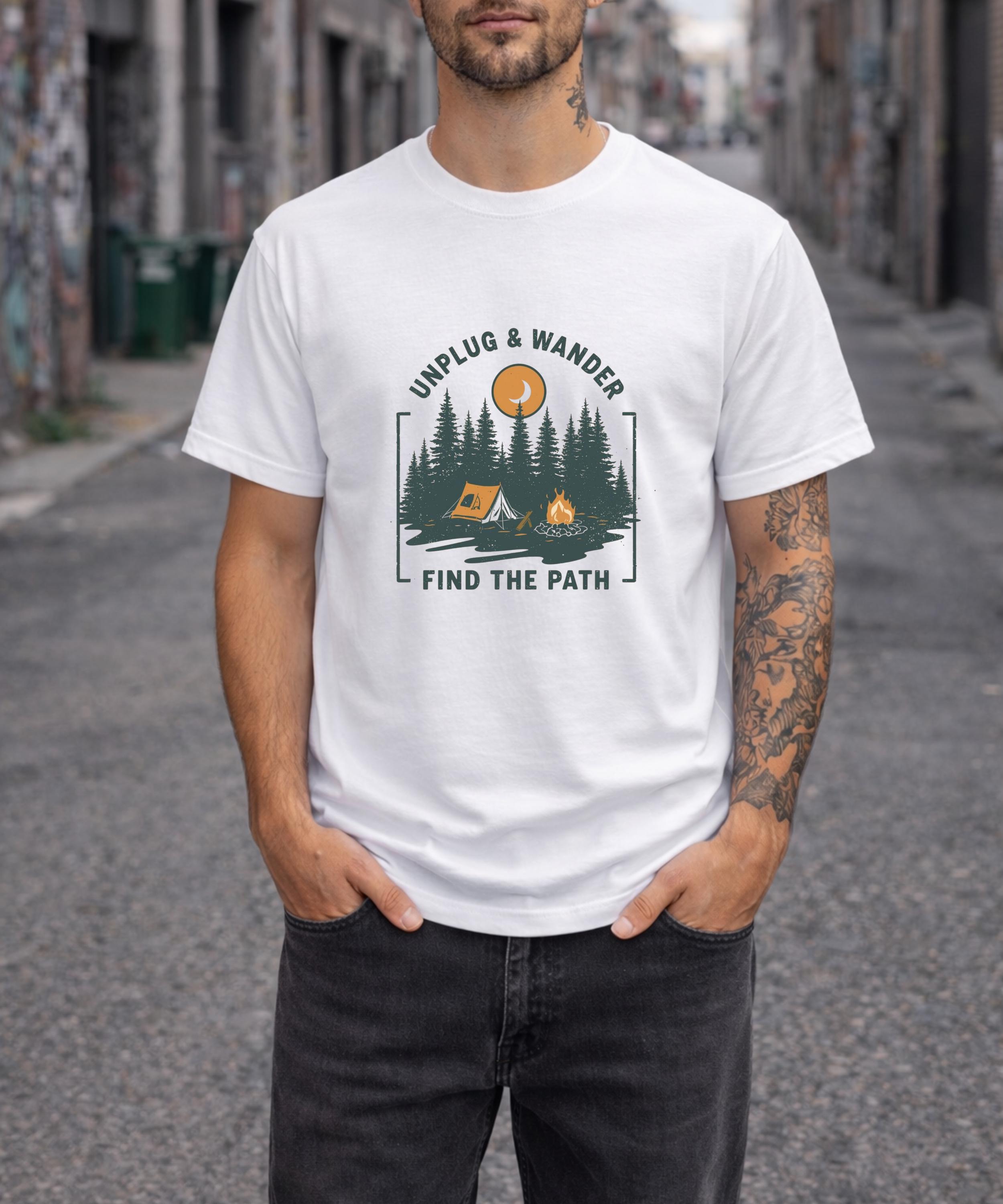 Outdoor Adventure Club - เสื้อยืด Unplug & Wander, เสื้อยืดแคมป์ปิ้ง, เสื้อยืดผจญภัยกลางแจ้ง,